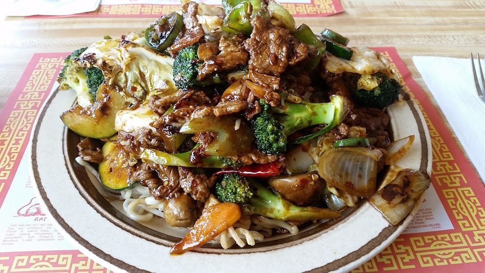 Chinese menu showing rice and chow suey options.
